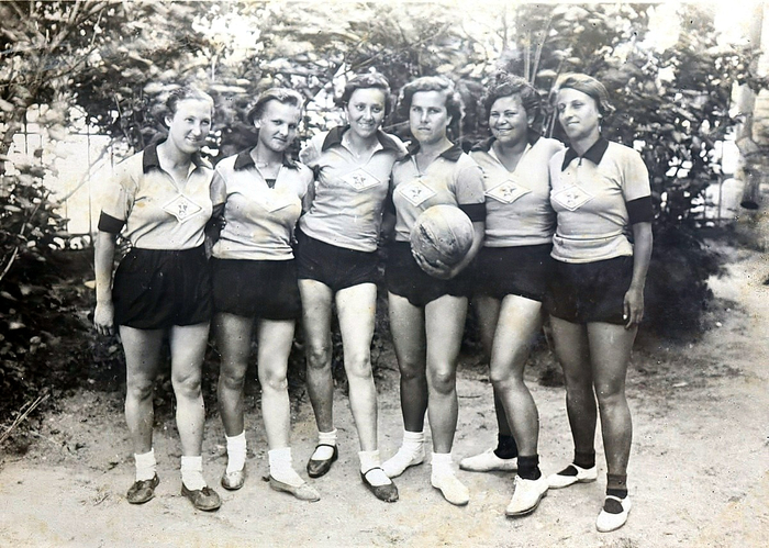 ссср . Волейбольная команда №2 Саратовского планового института, 1935 год (700x499, 412Kb)