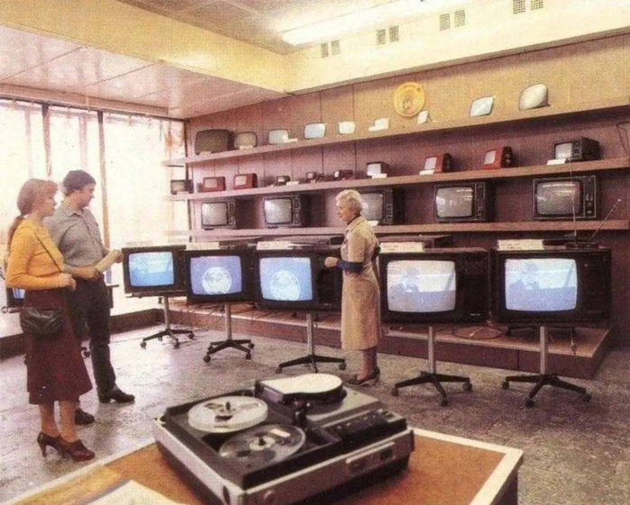 ссср Oтдeл по продaжe телевизоров, 1985 год. (700x561, 719Kb)