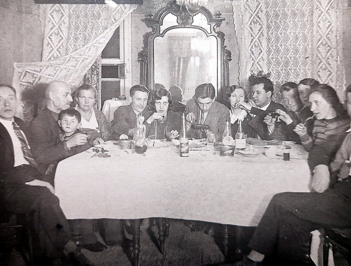 ссср Семейное застолье, 1936 год (700x529, 379Kb)