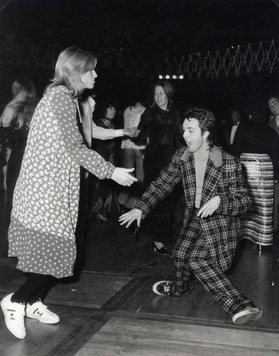 Пол Макартни танцует для своей жены Линды 