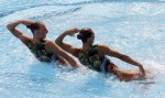 Наталья Ищенко и Светлана Ромашина (Natalia Ischenko and Svetlana Romashina) из России. Выступление пар на чемпионате Европы по синхронному плаванию в Будапеште, 5 августа 2010 года.