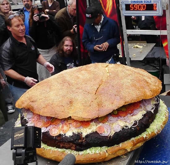 самый большой гамбургер