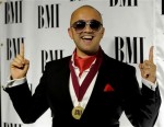 Марокканско-шведский продюсер и автор песен позирует на 58-ой Annual BMI Pop Awards в Беверли-Хиллз, Калифорния, 18 мая 2010 года.