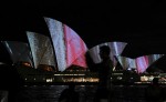 Сиднейская Опера. Яркий Сиднейский фестиваль (Vivid Sydney Festival) - праздник света, музыки и идей в Сиднее, 27 мая 2010 года.