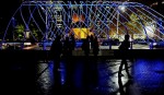 Даунер Маккуаер Арк (Downer Macquarie Arch). Яркий Сиднейский фестиваль (Vivid Sydney Festival) - праздник света, музыки и идей в Сиднее, 27 мая 2010 года.