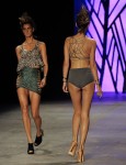 Работы дизайнера Triya на Rio Fashion Week, Коллекция лето 2010/2011, Пир Мауа, Рио-де-Жанейро, Бразилия, 1 июня 2010 года.