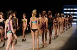 Работы дизайнера Triya на Rio Fashion Week, Коллекция лето 2010/2011, Пир Мауа, Рио-де-Жанейро, Бразилия, 1 июня 2010 года.