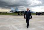 Путину раскрыли секреты авиаиспытаний истребителя 5-го поколения в Жуковском под Москвой, 17 июня 2010 года.