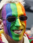 Christopher Street Day (КУР) gay pride Parade в Берлине, 19 июня 2010 года. Несколько тысяч демонстрантов приняли участие в ежегодном параде КУР, чтобы продемонстрировать права лесбиянок, геев, бисексуалов, трансвеститов и транссексуалов.