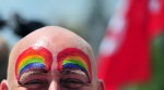 Christopher Street Day (КУР) gay pride Parade в Берлине, 19 июня 2010 года. Несколько тысяч демонстрантов приняли участие в ежегодном параде КУР, чтобы продемонстрировать права лесбиянок, геев, бисексуалов, трансвеститов и транссексуалов.