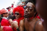 Christopher Street Day (КУР) gay pride Parade в Берлине, 19 июня 2010 года. Несколько тысяч демонстрантов приняли участие в ежегодном параде КУР, чтобы продемонстрировать права лесбиянок, геев, бисексуалов, трансвеститов и транссексуалов.