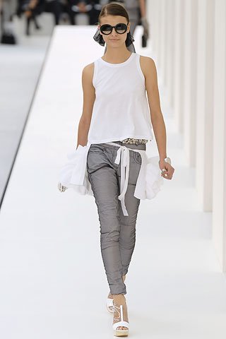 Chanel. Рубрика. И на финальной фото Карл Лагерфельд и Джемма Ворд.