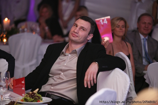 Братья Кличко собрали на благотворительность 880 тысяч евро