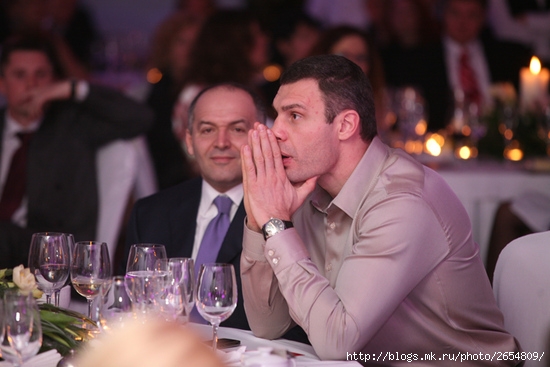 Братья Кличко собрали на благотворительность 880 тысяч евро