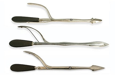 Черепные перфораторы Блота Эти инструменты предназначались для вонзания в череп ребёнка и разрезания его на части.