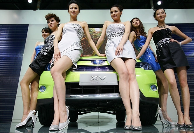 сексуальные девушки на автомобильной выставке в Шанхае 2011 - 25 фото