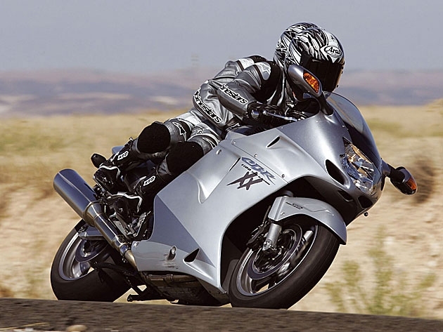 6. Yamaha YZF R1 2011