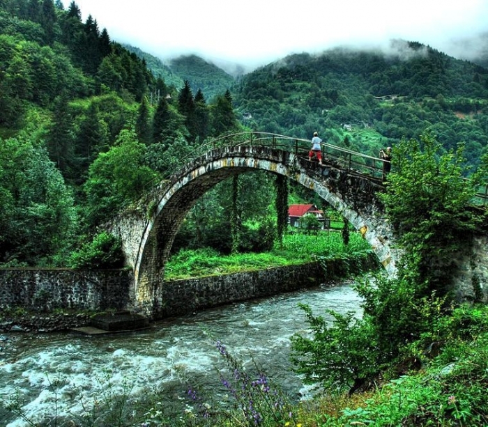 Старый мост в Ardesen. Турция.