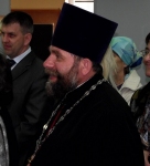 Шибко радостный настоятель. =)