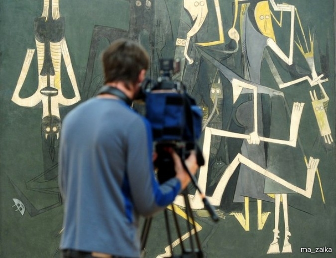 'Les Abalochas Dansent pour Dhambala, Dieu de l'Unite' by Wifredo Lam. Пресс-показ латиноамериканского искусства в рамках аукциона Sotheby's в Нью-Йорке, 12 ноября 2010 года.