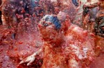 Крупнейший фестиваль томатной борьбы в мире Ла Томатина (La Tomatina festival) в Буньоле (Bunol), Испания, 25 августа 2010 года.