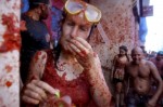 Крупнейший фестиваль томатной борьбы в мире Ла Томатина (La Tomatina festival) в Буньоле (Bunol), Испания, 25 августа 2010 года.