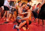 Крупнейший фестиваль томатной борьбы в мире Ла Томатина (La Tomatina festival) в Буньоле (Bunol), Испания, 25 августа 2010 года.