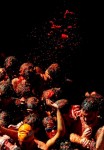 Крупнейший фестиваль томатной борьбы в мире Ла Томатина (La Tomatina festival) в Буньоле (Bunol), Испания, 25 августа 2010 года.