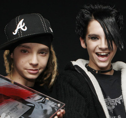 Kaulitz kaulitz netflix на русском. Tokio Hotel Tom Kaulitz. Братья Каулитц. Tom Kaulitz 2005. Bill and Tom Kaulitz.