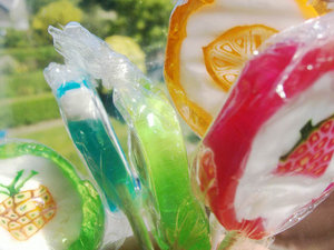 1054941_912990_597029_17702475_17408295_Lollies_by_elliebeeeee (300x225, 23Kb)