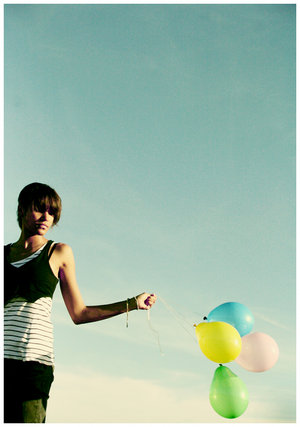 8631694_148597_12954206_baloon_wishes__I_by_aimless_thing1 (300x427, 20Kb)