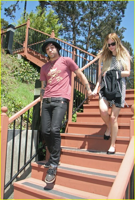 03Ashlee and Pete at the Cafe Med restaurant in Los Angeles - August 31, 2007 (474x699, 135Kb)