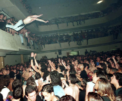 http://img1.liveinternet.ru/images/attach/b/2/1/965/1965175_StageDiving_2.jpg