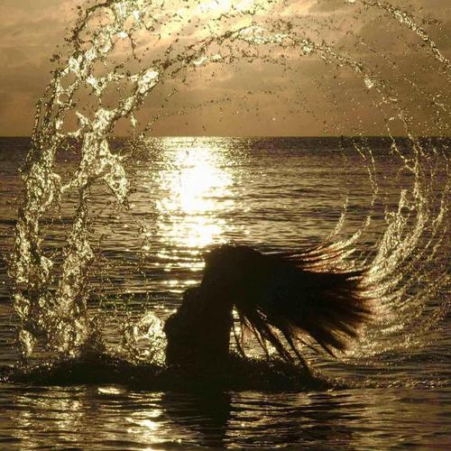 14221004_Devushka_v_more (500x500, 65Kb)