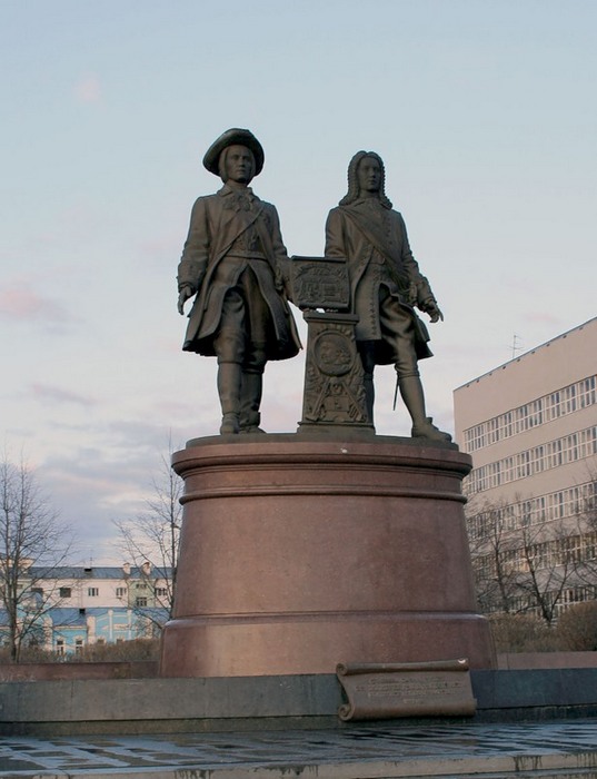 Основатели екатеринбурга. Екатеринбург Татищев и де Генин. Площадь памятник де Генину Екатеринбург. Памятник основателям Екатеринбурга. Памятник Татищеву и де Геннину и исторический сквер.