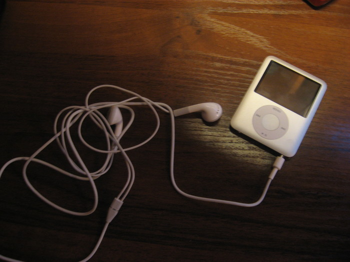 iPod (700x525, 70Kb)