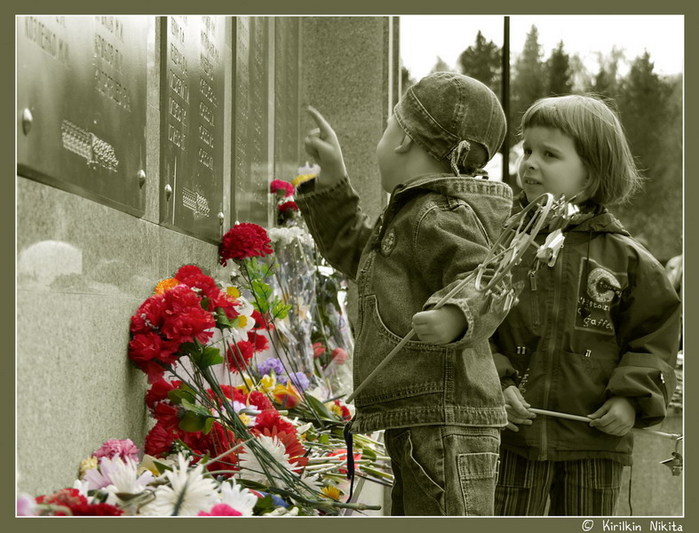 Песня только живыми вернитесь домой слушать. Детям войны посвящается. Дитя войны. Память о детях войны. Мальчик на войне.