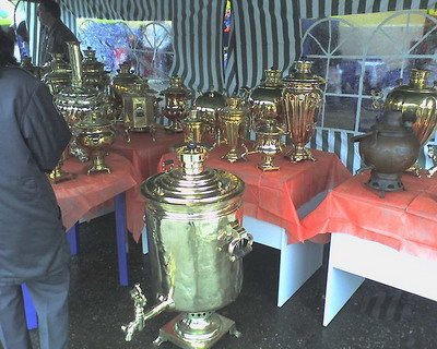 http://img1.liveinternet.ru/images/attach/b/3/26/193/26193959_750pxRussians_samovar.jpg