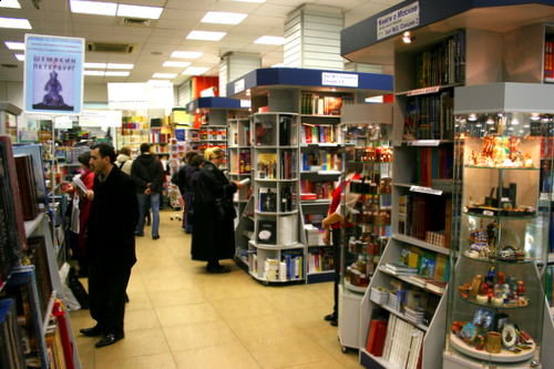 Книжные магазины в минске. Книжный магазин Москва на Тверской. Книжный магазин на Тверской. Торговый центр Литовский