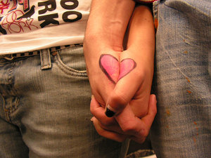 2601858_10202290_8595666_hands_by_laureno9100 (300x225, 24Kb)