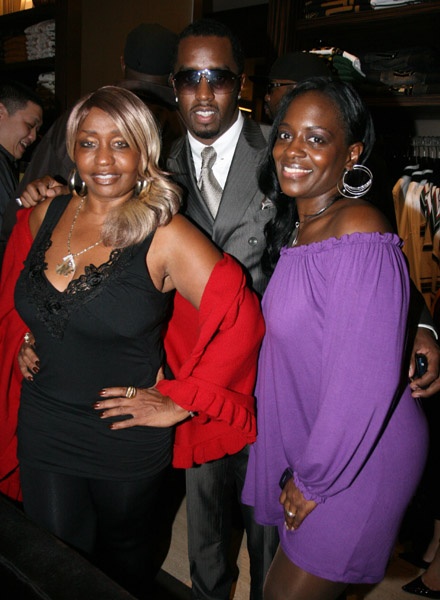 Diddy with his mother Janice and sister Keisha (440x600, 87Kb)