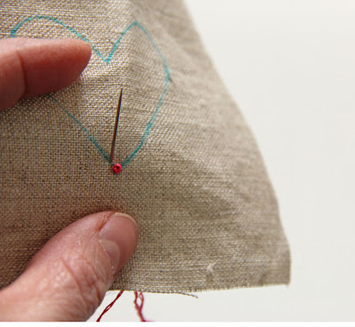 3769678_french_knot_pin_cushion_128139_edited1 (400x368, 53Kb)
