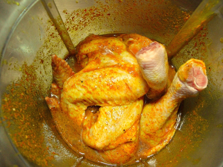 Маринованная курица на сковороде. Маринад для курицы. Замариновать курицу. Грейпфрутовый маринад для курицы. Маринад для домашней курицы в духовке.