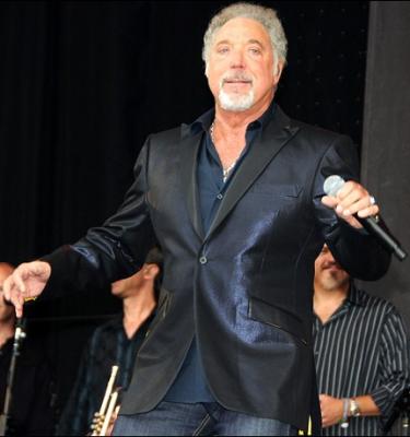 2010_0608_Tom_Jones_wikipedia_cc (375x400, 18Kb)