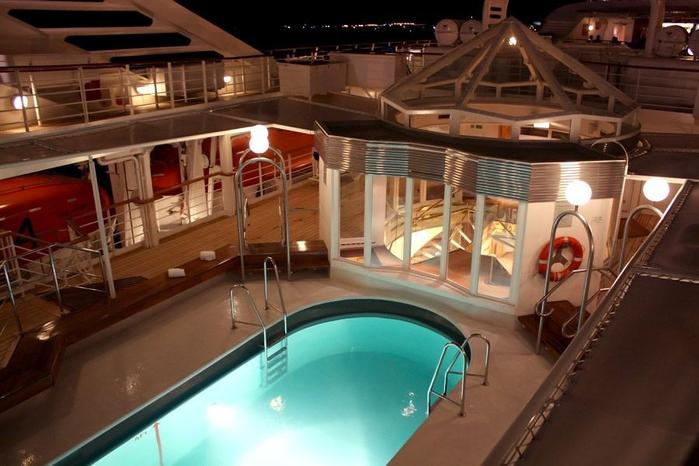 pride_pool-3 (700x466, 332Kb)