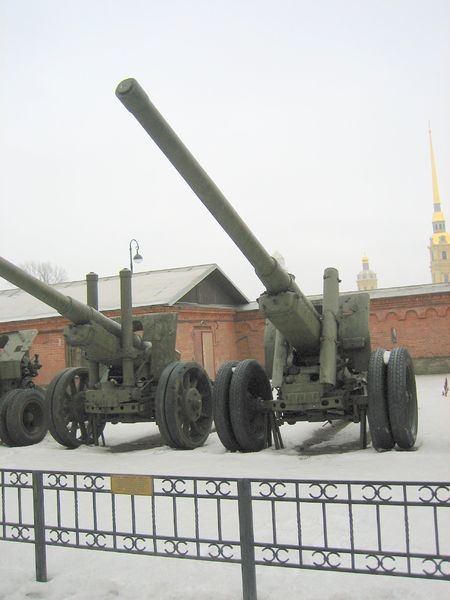 1305653364_122-mm-pushki-obr.-1931-g.-i-obr.-193137-g.-sprava-v-artilleriyskom-muzee-g.-sankt-peterburg (450x600, 96Kb)