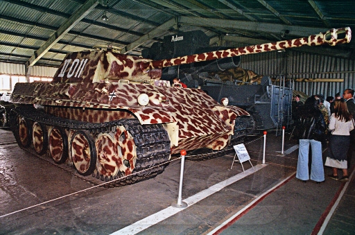 1305653403_nemeckiy-tank-t-vg-pantera-v-muzee-vooruzheniya-kubinke (512x339, 209Kb)