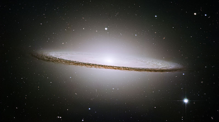 M104_ngc4594_sombrero_galaxy_hi-res (700x392, 280Kb)