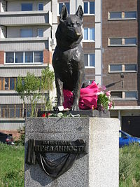 200px-Dog_Monument,_Togliatti,_Russia (200x267, 18Kb)
