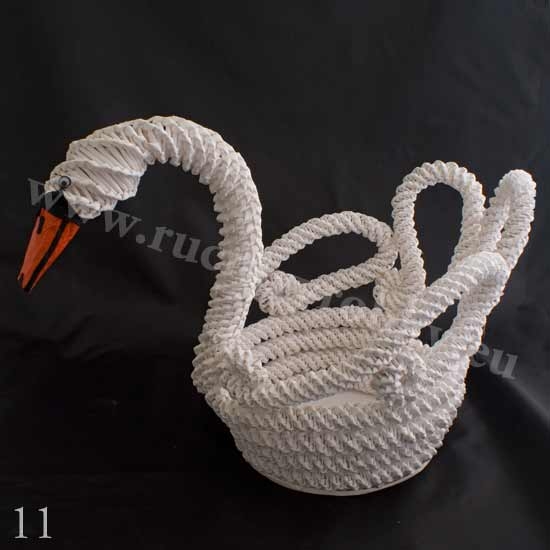 плетение из газет. белый лебедь (1) (550x550, 74Kb)